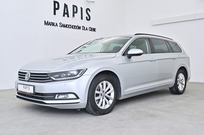 Volkswagen Passat 2017r 1.8 Benzyna 180KM Comfortline Automat VATmarża