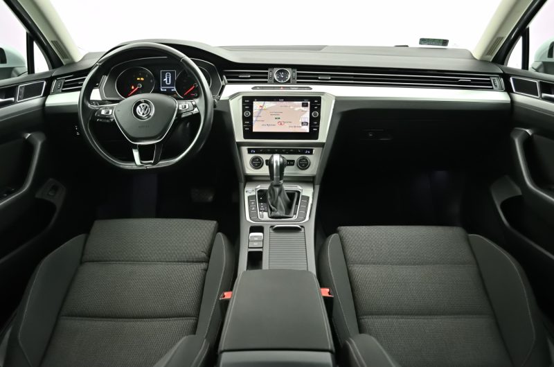 Volkswagen Passat 2017r 1.8 Benzyna 180KM Comfortline Automat VATmarża