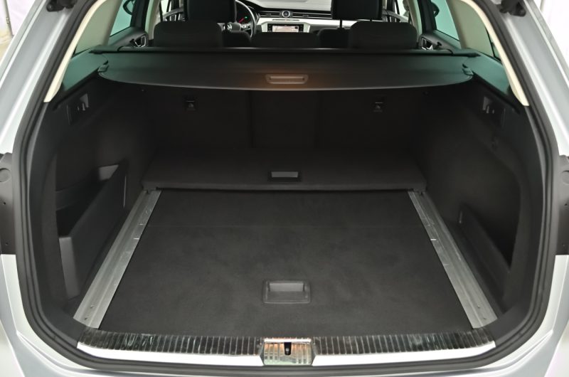 Volkswagen Passat 2017r 1.8 Benzyna 180KM Comfortline Automat VATmarża