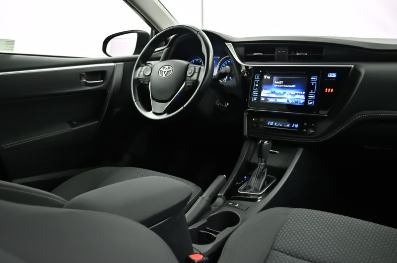 Toyota Corolla 2017r 1.6 Benzyna Premium Automat SalonPL VATmarża