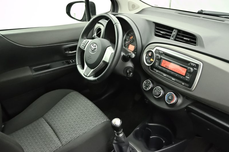 Toyota Yaris 2014r 1.3 Benzyna 99KM Active SalonPL VATmarża