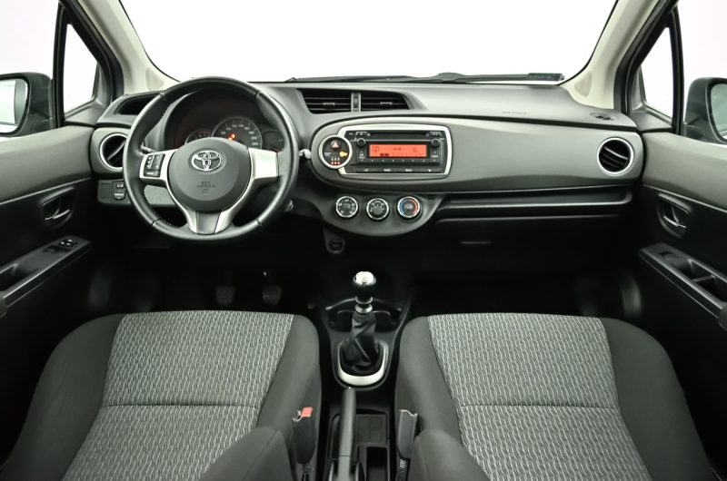 Toyota Yaris 2014r 1.3 Benzyna 99KM Active SalonPL VATmarża