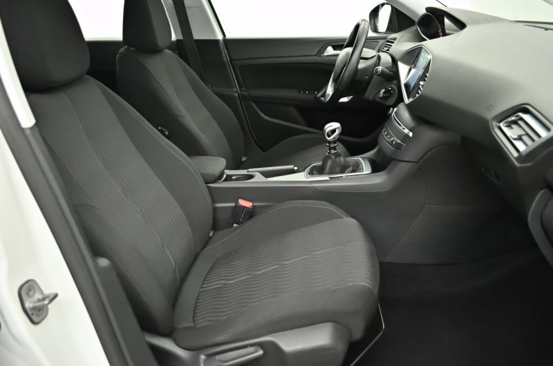 Peugeot 308 2015r 1.2 Benzyna 130KM Active SalonPL VATmarża