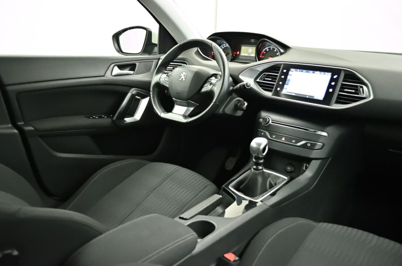 Peugeot 308 2015r 1.2 Benzyna 130KM Active SalonPL VATmarża