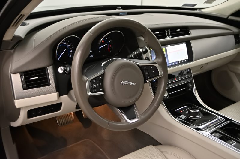 Jaguar XF 2018r 2.0Benzyna 250KM Prestige SalonPL VATmarża
