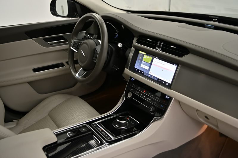 Jaguar XF 2018r 2.0Benzyna 250KM Prestige SalonPL VATmarża