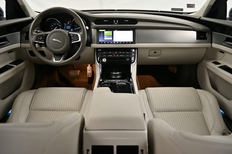 Jaguar XF 2018r 2.0Benzyna 250KM Prestige SalonPL VATmarża