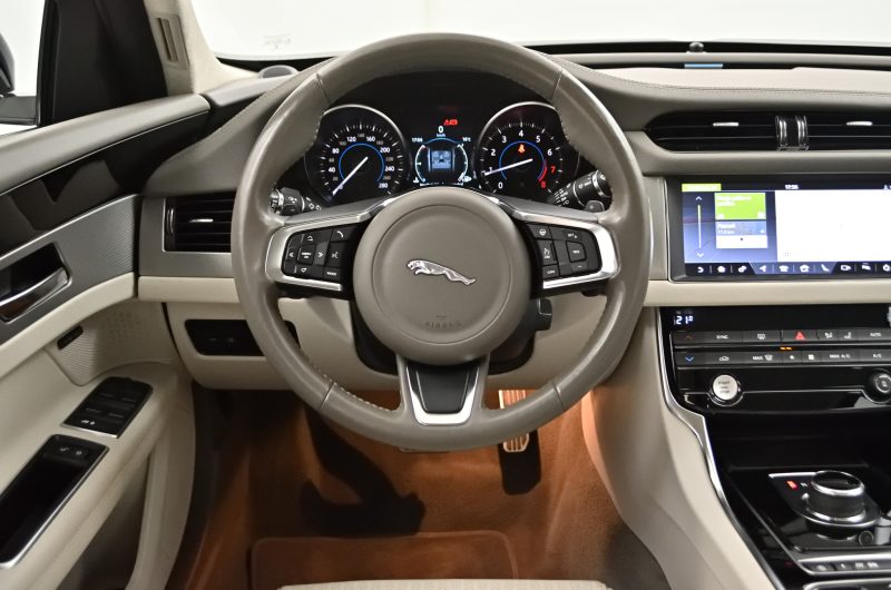 Jaguar XF 2018r 2.0Benzyna 250KM Prestige SalonPL VATmarża