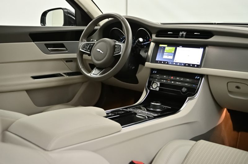 Jaguar XF 2018r 2.0Benzyna 250KM Prestige SalonPL VATmarża