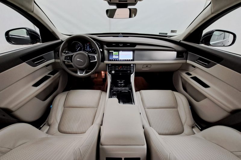 Jaguar XF 2018r 2.0Benzyna 250KM Prestige SalonPL VATmarża